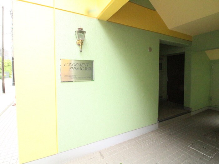 物件外観写真6　(エントランス部分)