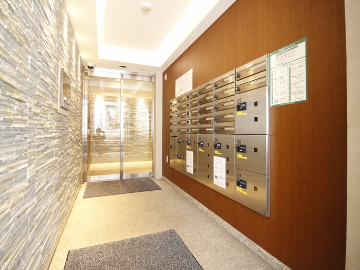 物件外観写真2　(エントランス部分)