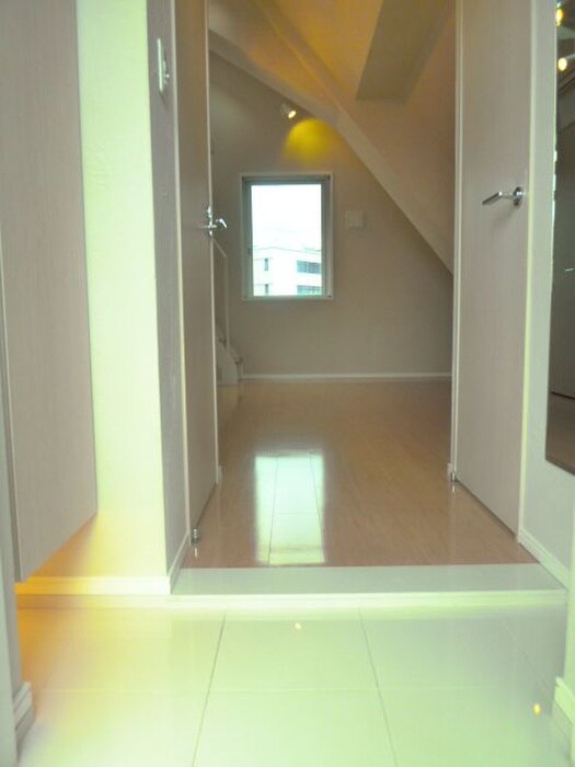 物件内観写真7　(玄関)