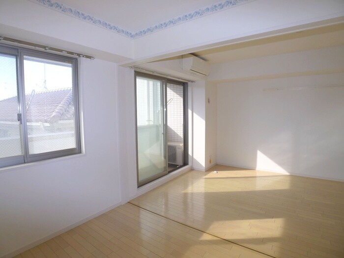 物件内観写真10　(室内からの展望)