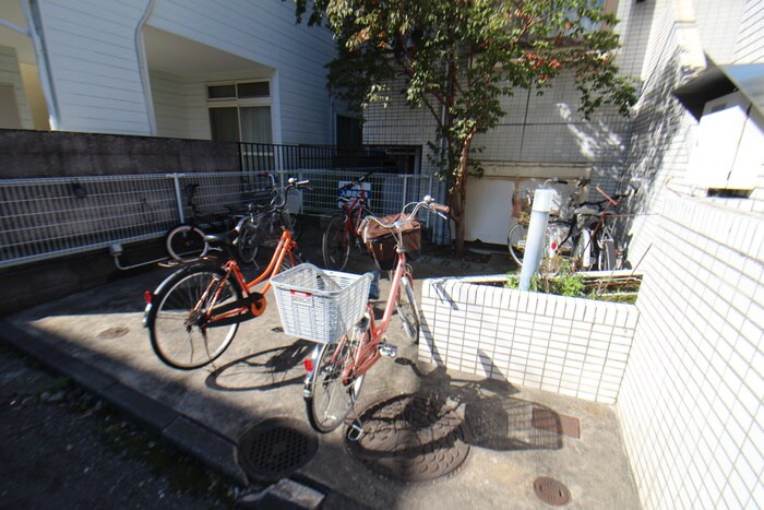 物件外観写真6　(駐輪場)