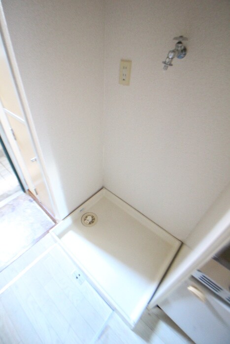 物件内観写真12　(洗濯機置場)