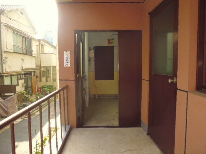 物件外観写真4　(エントランス部分)