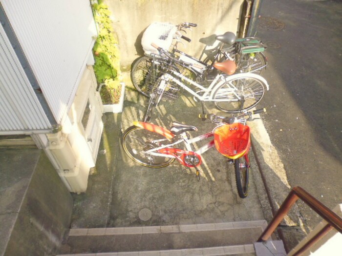 物件外観写真6　(駐輪場)