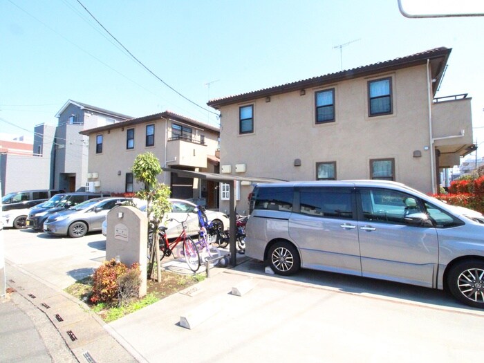 物件外観写真3　(駐車場)