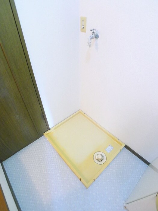 物件内観写真14　(洗濯機置場)