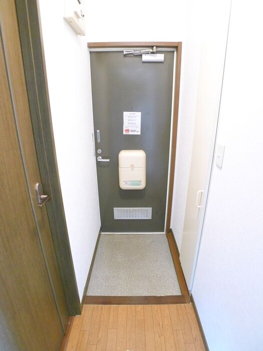 物件内観写真16　(玄関)