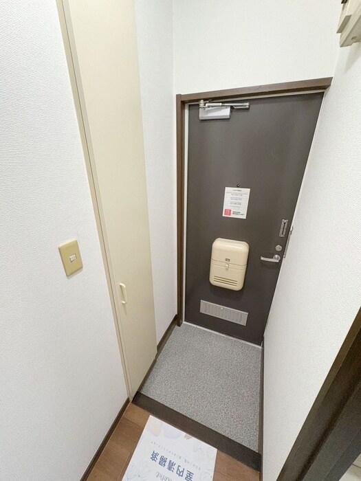 物件内観写真16　(玄関)