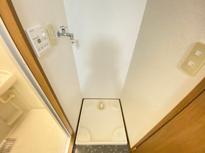 物件内観写真12　(洗濯機置場)