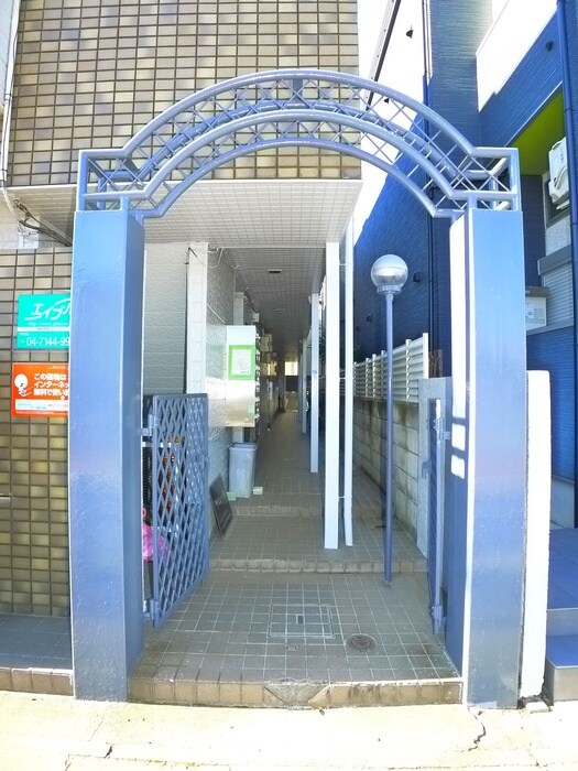 物件外観写真3　(エントランス部分)
