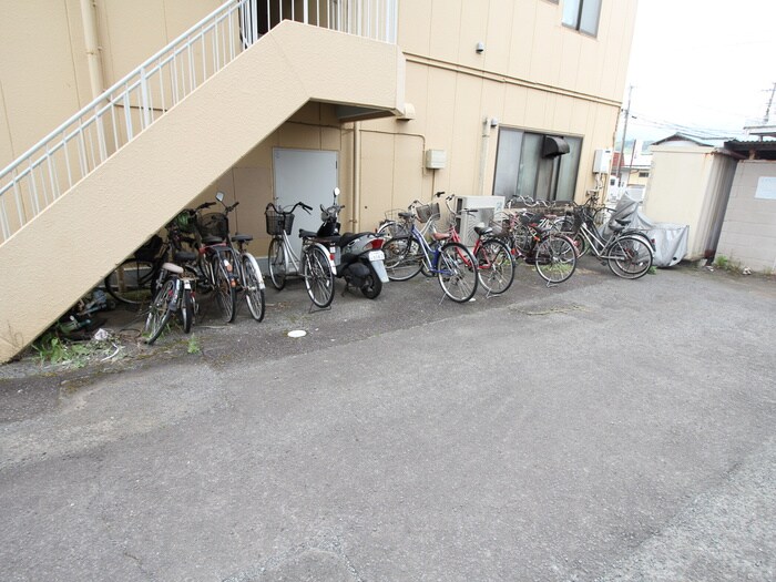 物件外観写真3　(駐輪場)