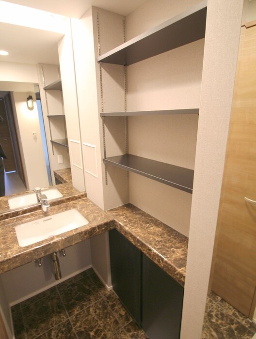 物件内観写真13　(収納)