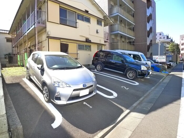 物件外観写真3　(駐車場)