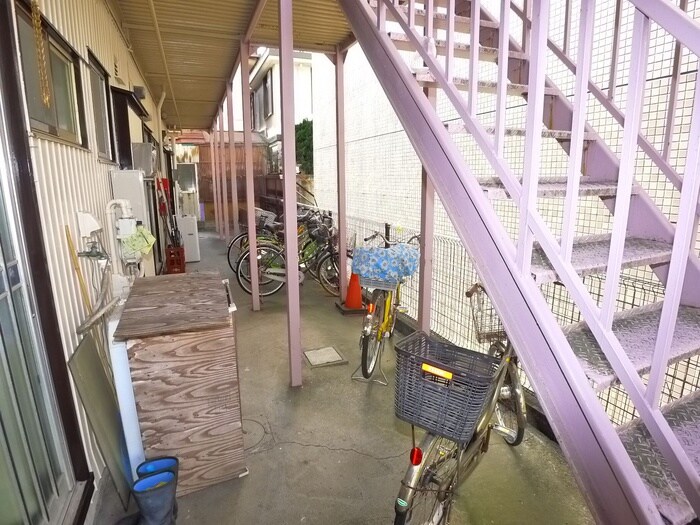 物件外観写真4　(駐輪場)