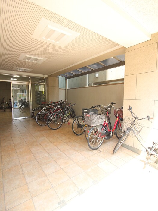 物件外観写真2　(駐輪場)