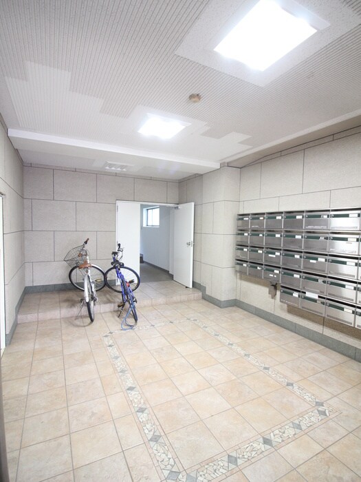 物件外観写真4　(エントランス部分)