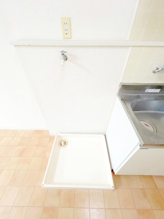 物件内観写真16　(洗濯機置場)