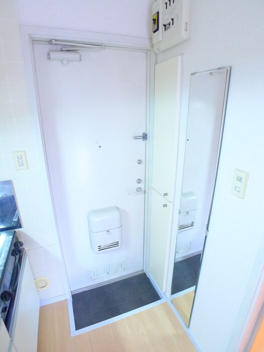 物件内観写真16　(玄関)