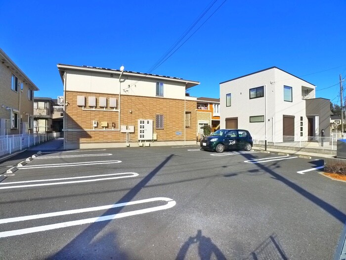 物件外観写真2　(駐車場)