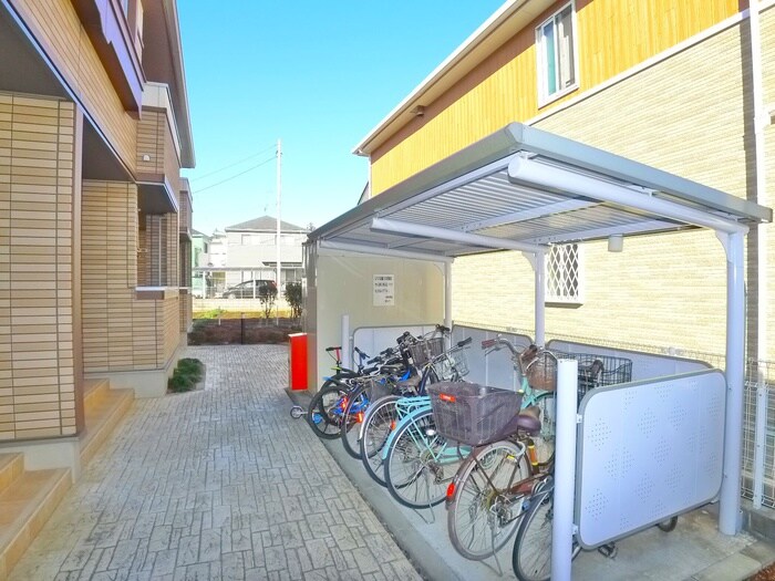 物件外観写真3　(駐輪場)