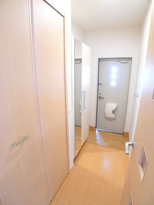 物件内観写真16　(玄関)
