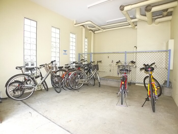 物件外観写真6　(駐輪場)