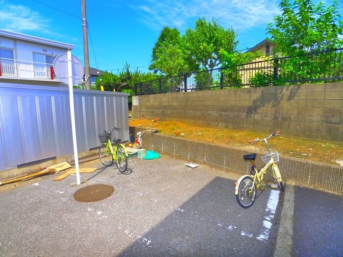 物件外観写真3　(駐輪場)