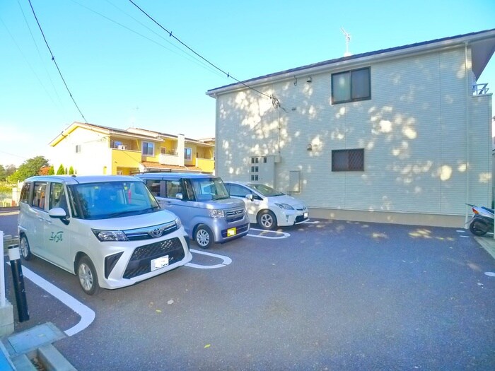 物件外観写真2　(駐車場)