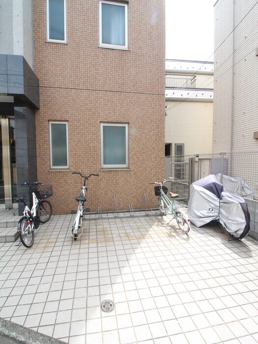 物件外観写真2　(駐輪場)