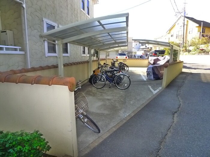 物件外観写真3　(駐輪場)