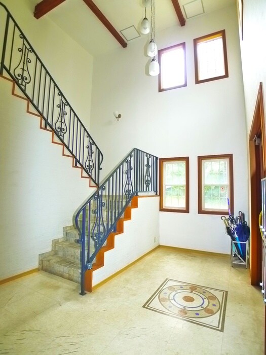 物件外観写真4　(エントランス部分)