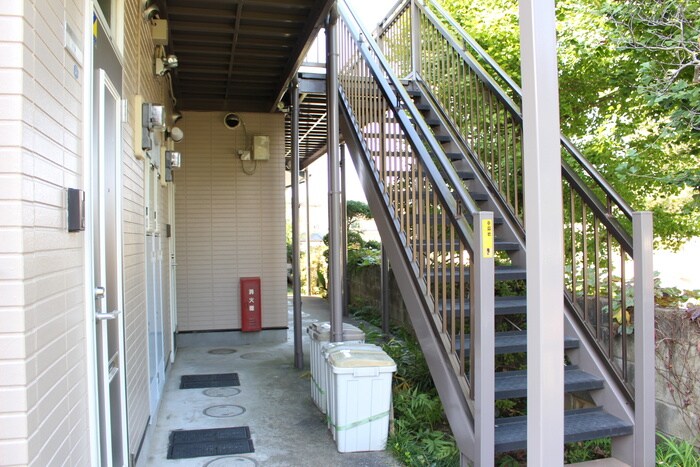 物件外観写真4　(エントランス部分)