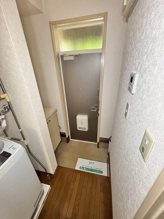 物件内観写真16　(玄関)