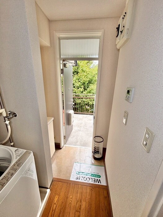 物件内観写真16　(玄関)