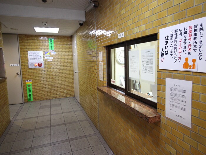 物件外観写真4　(エントランス部分)