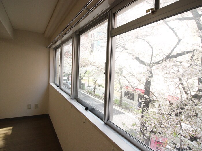 物件内観写真14　(室内からの展望)