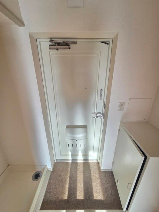 物件内観写真7　(玄関)