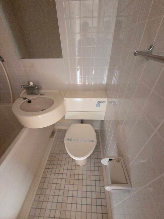 物件内観写真8　(トイレ)