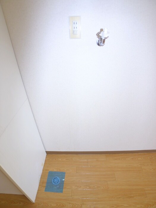 物件内観写真11　(洗濯機置場)