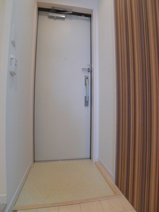 物件内観写真12　(玄関)