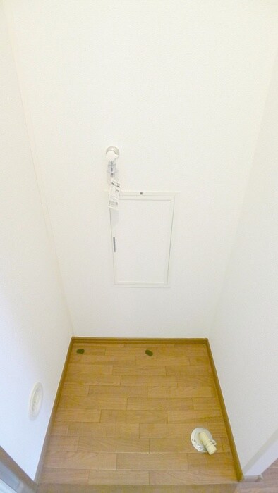 物件内観写真12　(洗濯機置場)