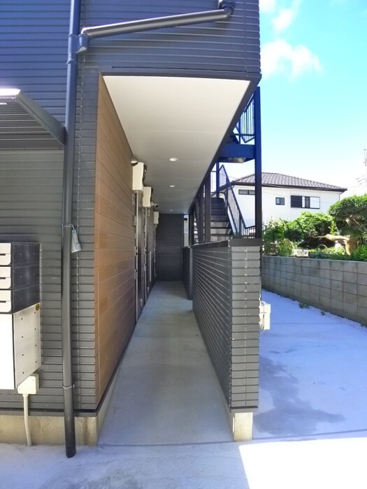 物件外観写真4　(エントランス部分)