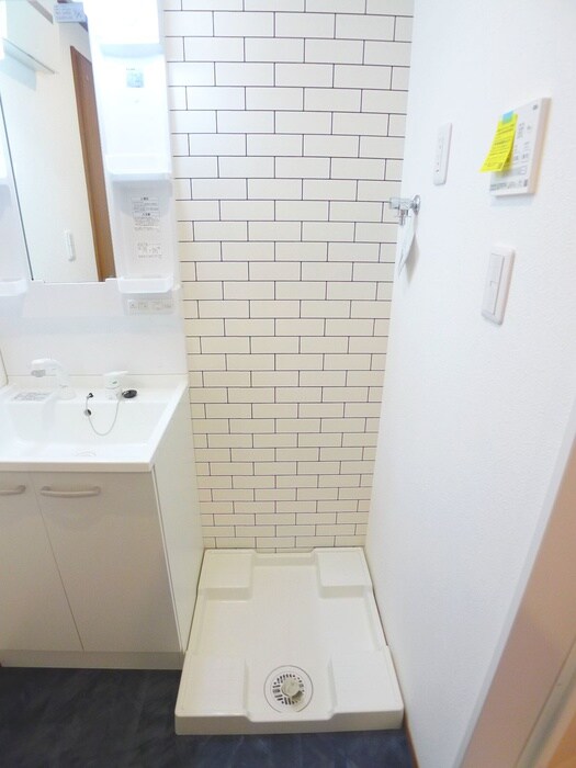 物件内観写真15　(洗濯機置場)