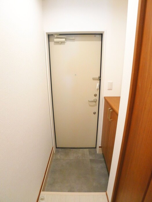 物件内観写真16　(玄関)