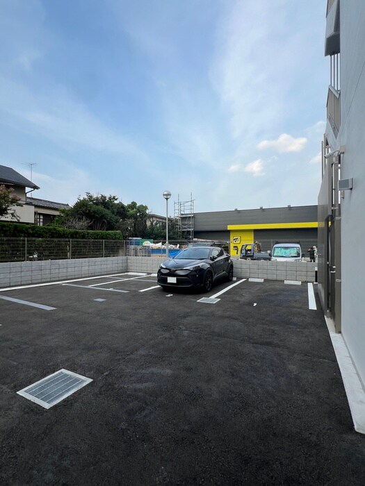 物件外観写真3　(駐車場)