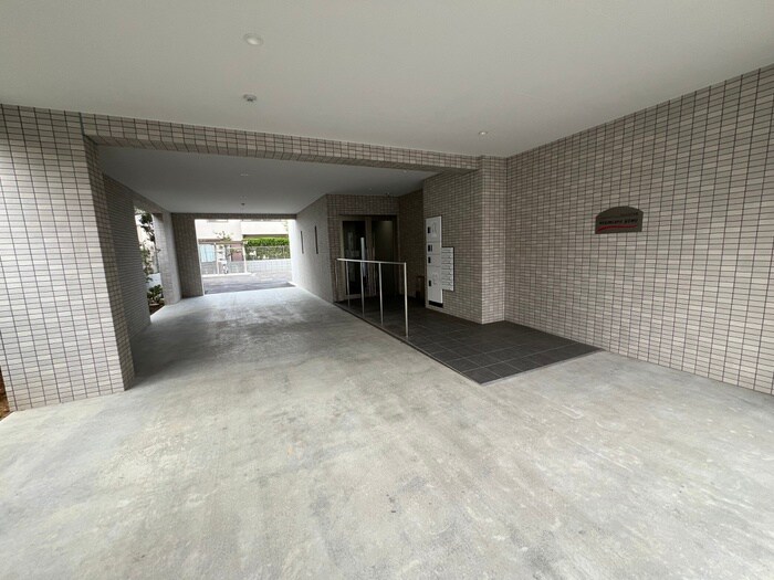 プルメリア与野のエントランス部分