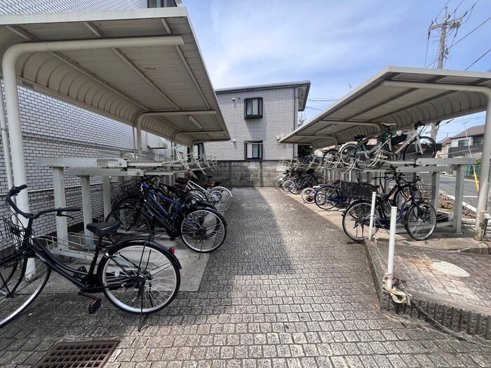 物件外観写真4　(駐輪場)
