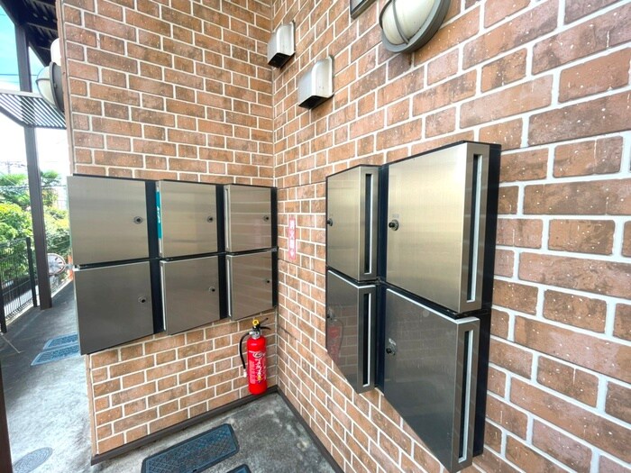 物件外観写真3　(エントランス部分)