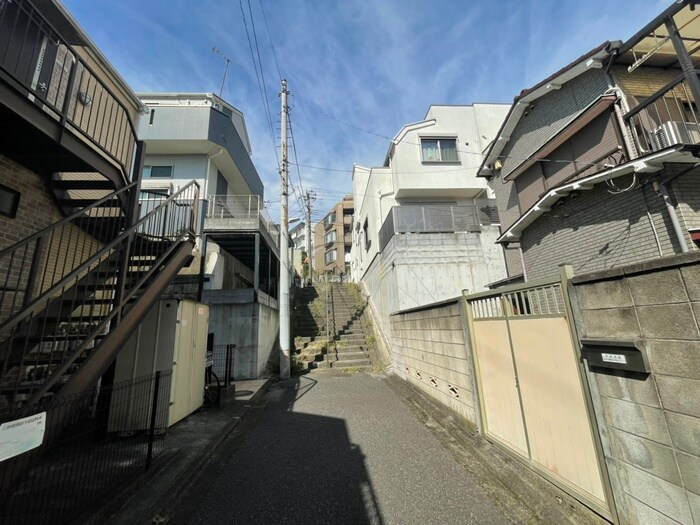 物件外観写真5　(エントランス部分)