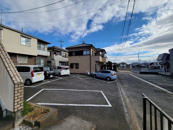 物件外観写真5　(駐車場)